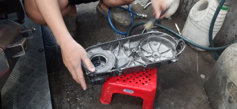 vệ sinh nồi xe tay ga